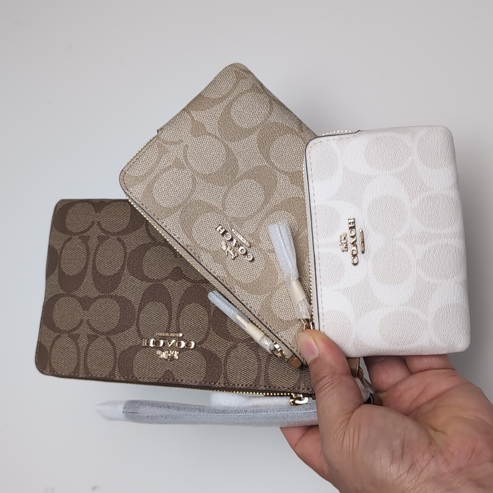 Coach CJ721 Corner Zip Trio In Signature Canvas Gold/Khaki Multi ( Last One)
